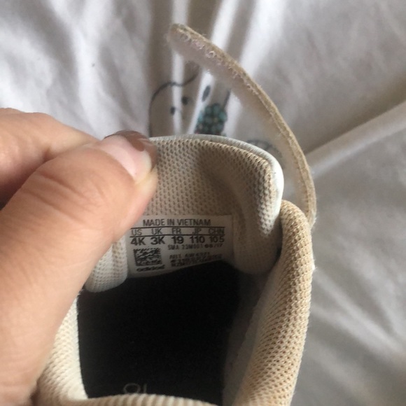 BABY ADIDAS VELRO SHOES SIZE US 4 - Picture 7 of 8